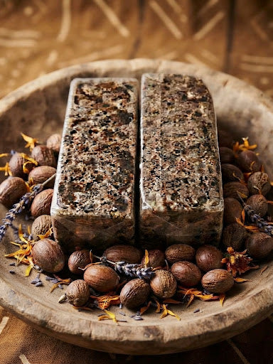 Savon noir africain artisanal , Nigéria, huile d'olive, ingrédients à base de plantes, savon solide