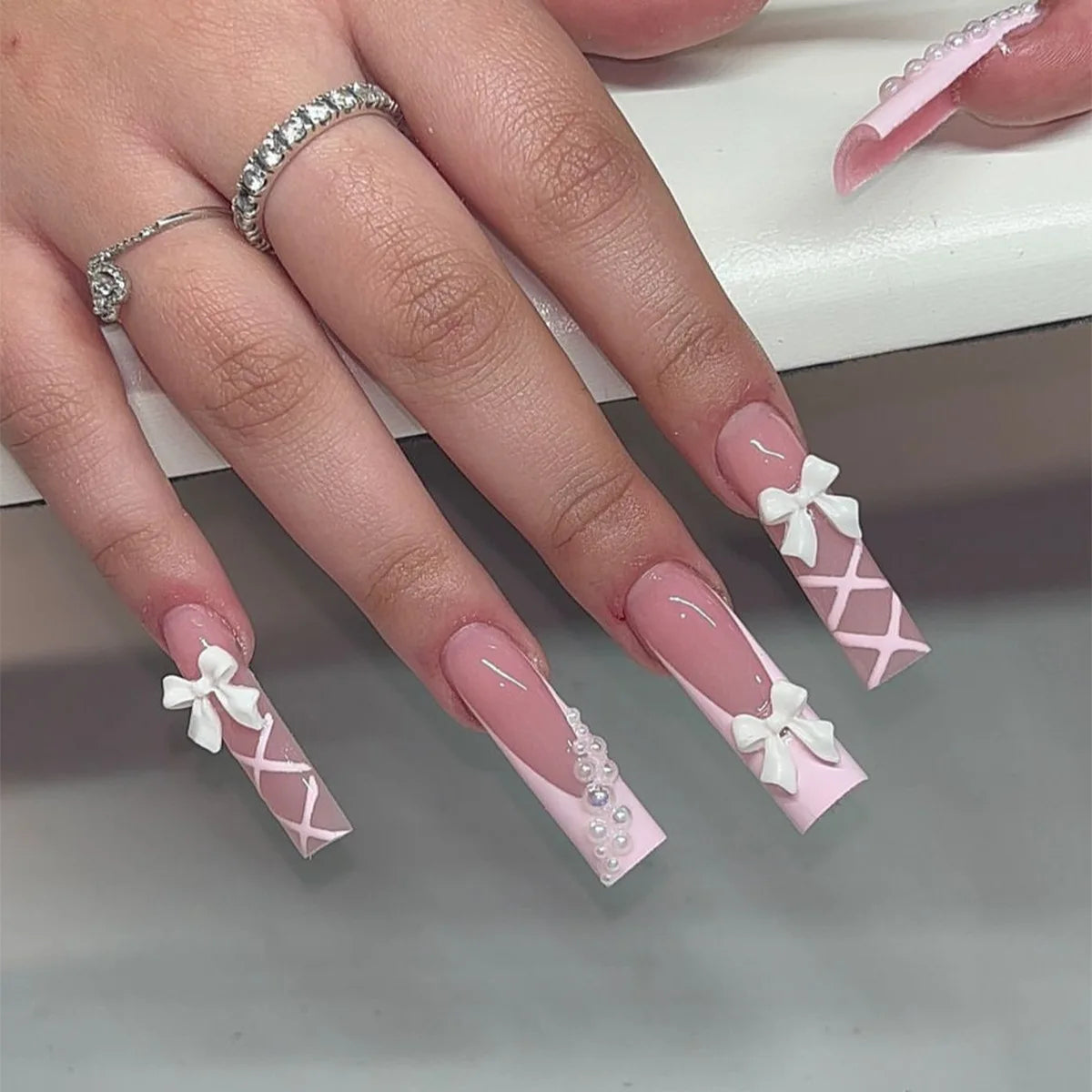 24 faux ongles carrés longs à poser avec imprimé léopard, design français 3D cerise, strass, couvrant entièrement