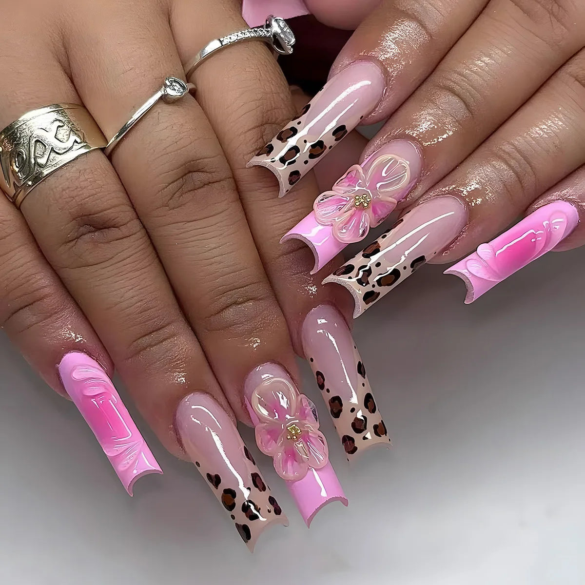 24 faux ongles carrés longs à poser avec imprimé léopard, design français 3D cerise, strass, couvrant entièrement