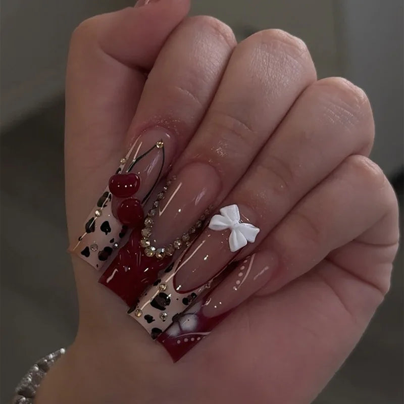 24 faux ongles carrés longs à poser avec imprimé léopard, design français 3D cerise, strass, couvrant entièrement