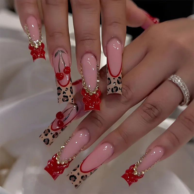 24 faux ongles carrés longs à poser avec imprimé léopard, design français 3D cerise, strass, couvrant entièrement