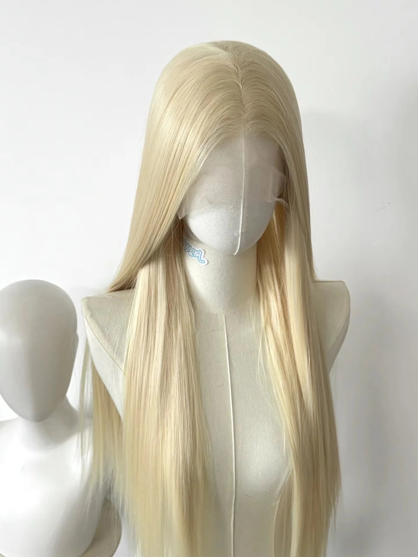 Perruque rose clair pour femmes 13x4 Lace Front, perruque synthétique longue droite de 26 pouces, fibre douce et résistante à la chaleur, perruque cosplay