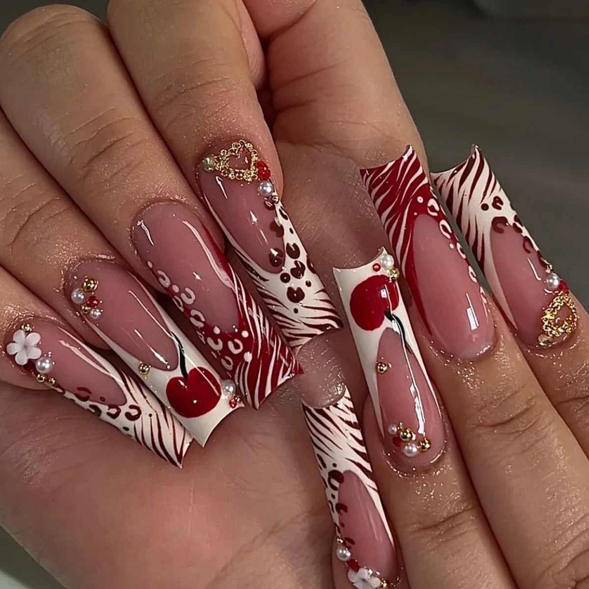 24 faux ongles carrés longs à poser avec imprimé léopard, design français 3D cerise, strass, couvrant entièrement