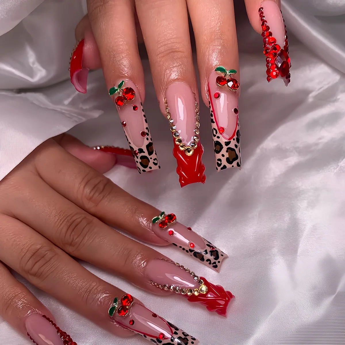 24 faux ongles carrés longs à poser avec imprimé léopard, design français 3D cerise, strass, couvrant entièrement