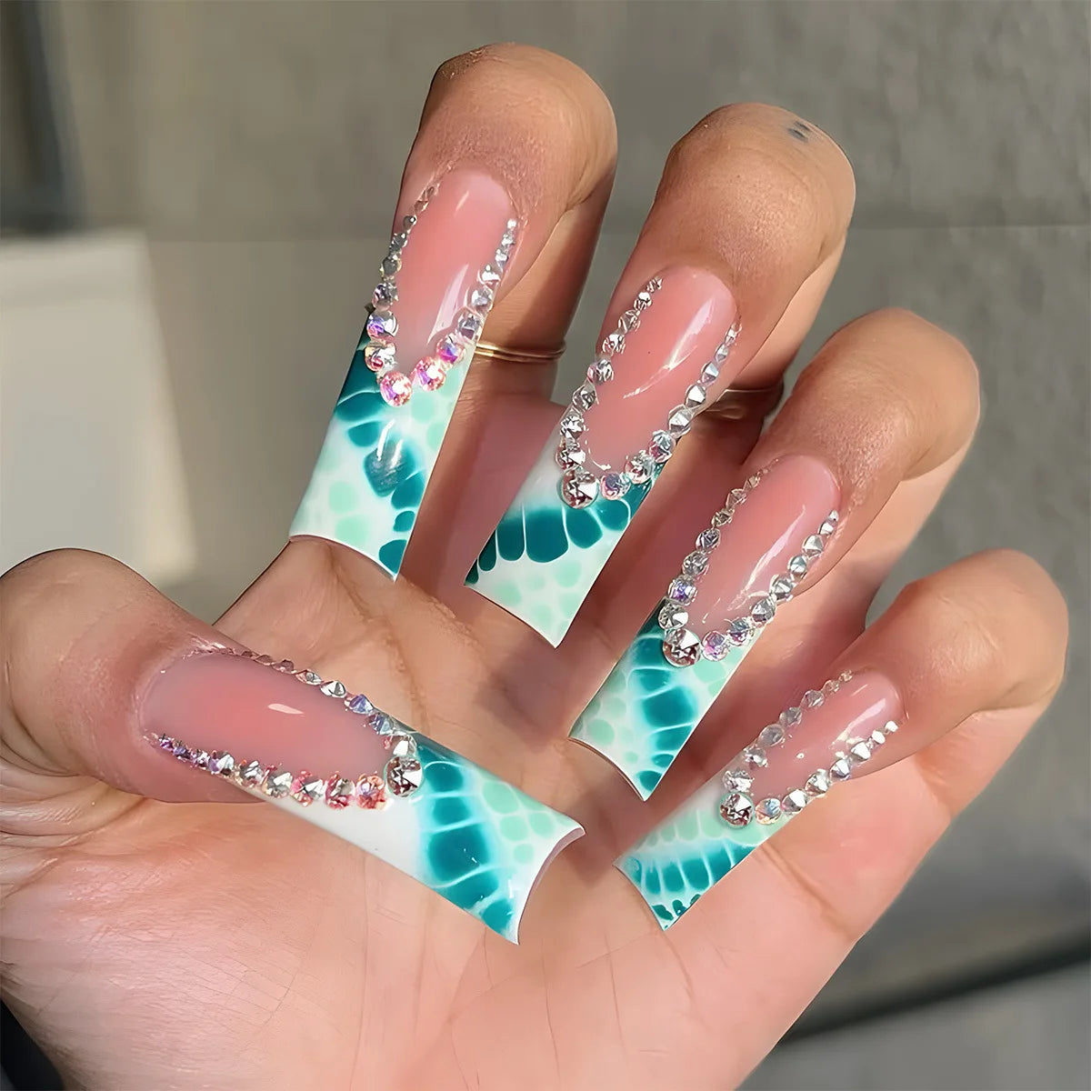 24 faux ongles carrés longs à poser avec imprimé léopard, design français 3D cerise, strass, couvrant entièrement